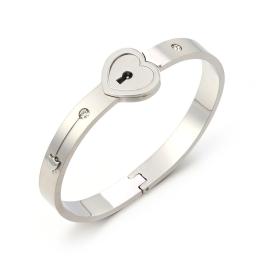 locking heart bracelet.jpg